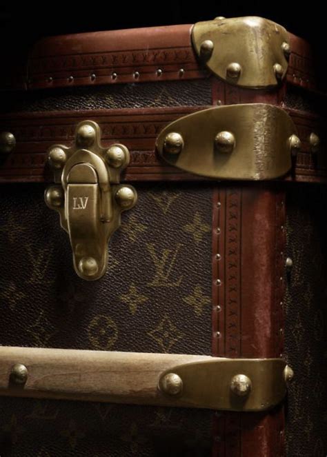 lv trunk replica